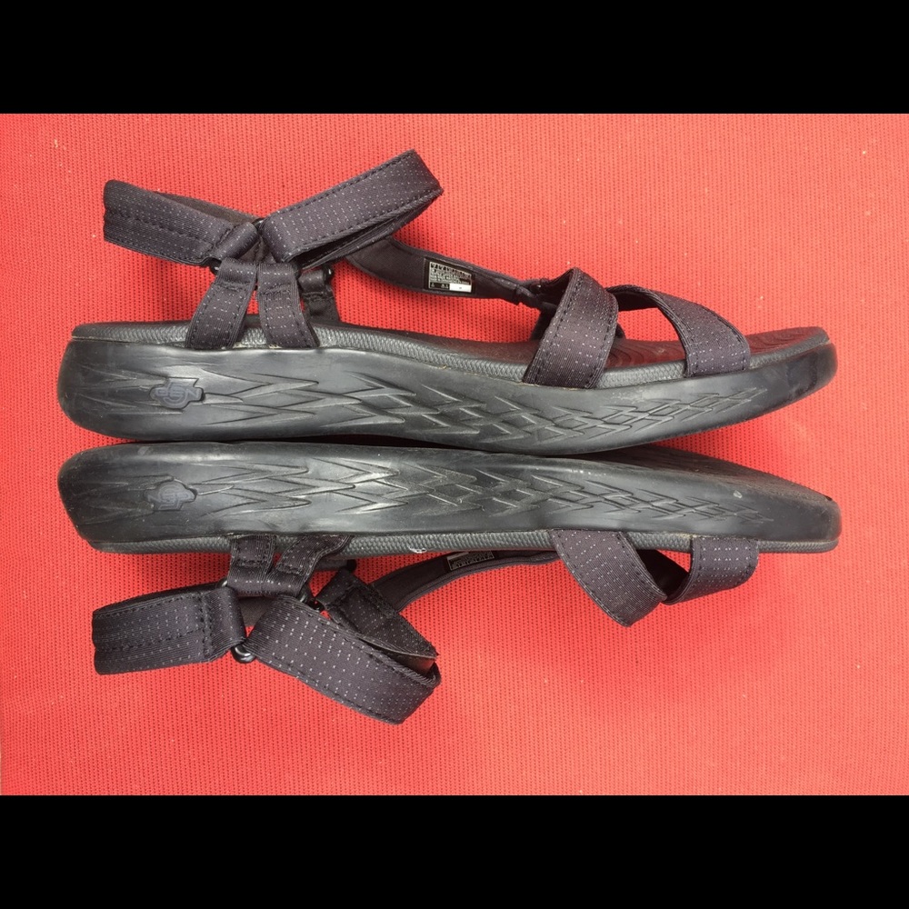Sketchers sandals